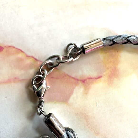 Grey heart charm bracelet - Picture 4 of 9